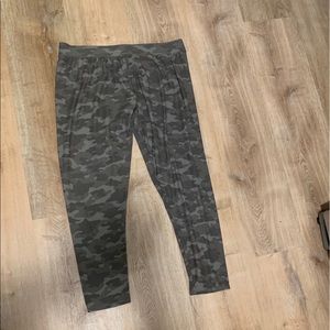 Camo print leggings